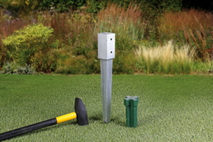 Schritt 02 - Einschlag-Bodenhülse ins Erdreich rammen